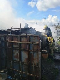 ​Огнеборцы на пожаре в с. Шумаково Курского района