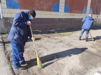 ​Беловские пожарные приняли участие в общерайонном субботнике