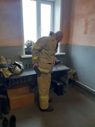 ​Хомутовские пожарные успешно сдали квартальные зачеты