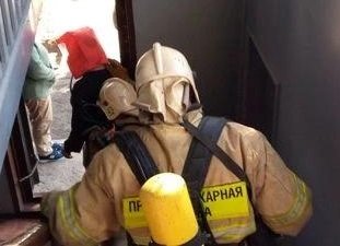 ​Тимские огнеборцы провели учения по эвакуации и ПТЗ