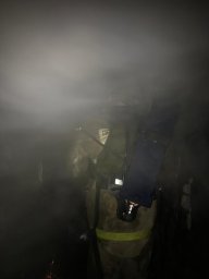 ​Рыльские огнеборцы на тушении пожара