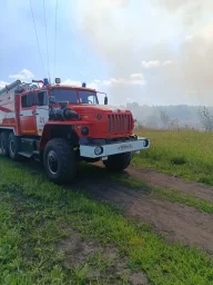 ​Огнеборцы Солнцевского района на тушении сухой травы