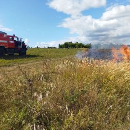 ​Огнеборцы ПЧ Золотухинского района на тушении сухой травы в с. Щурово