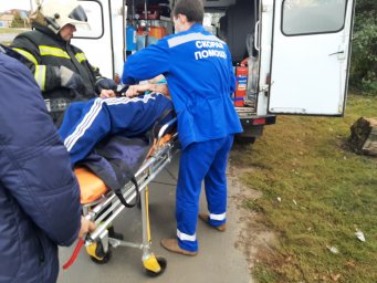 ​Октябрьские пожарные оперативно оказали помощь в спасении человека