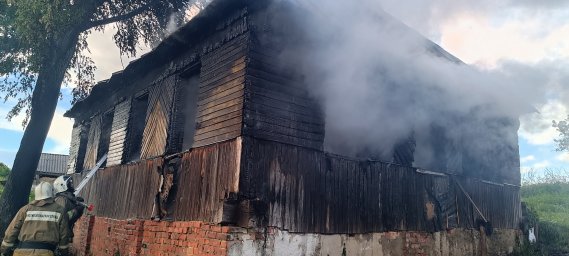 ​Огнеборцы ПЧ Поныровского и Железногорского районов на тушении возгораний