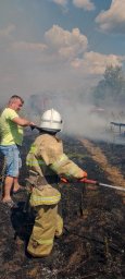 ​Суджанские и обоянские огнеборцы тушат сухую траву