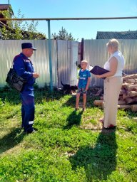 ​Глушковские огнеборцы проводят совместную профилактику пожаров