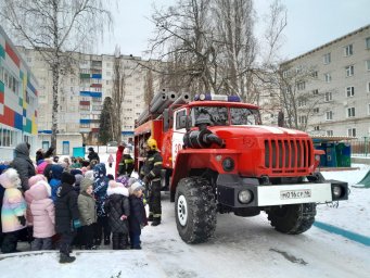 ​На большой машине красной мы приедем не напрасно!