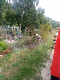 ​Огнеборцы Курского района не допустили распространения огня