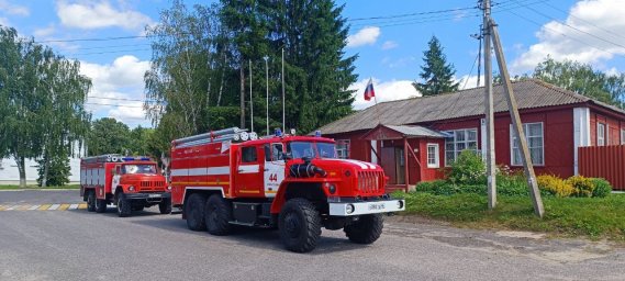 ​Хомутовские пожарные провели пожарно-тактическое занятие