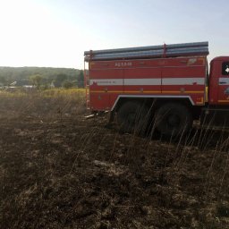 ​Огнеборцы ПЧ Дмитриевского района на тушении сухой травы