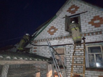 ​Огнеборцы ПЧ Конышевского района на пожаре х. Комаровка