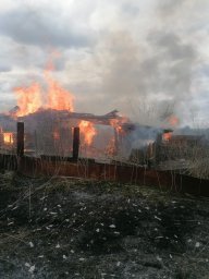 Пожар бесхозного строения в Хомутовском районе