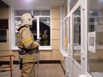​Пристенские огнеборцы на ночных пожарно-тактических занятиях