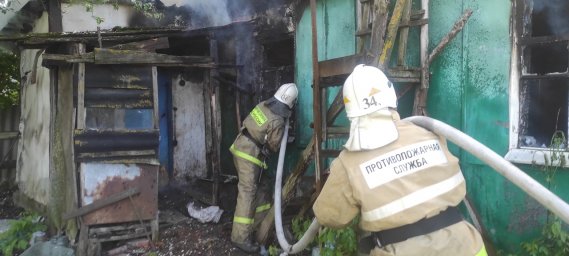 Загорание нежилого дома в Медвенском районе
