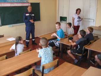 ​Безопасные каникулы: профилактическая беседа в пришкольных лагерях Обоянского района