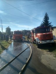 ​Фатежские огнеборцы на тушении пожара