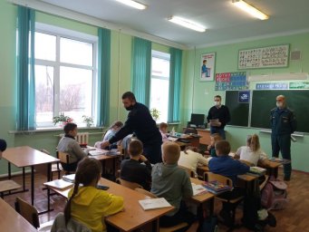 ​Пожарная безопасность мантуровским школьникам