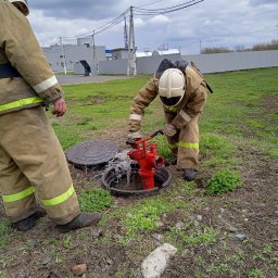 ​Черемисиновские огнеборцы наводят порядок и проверяют водоснабжение