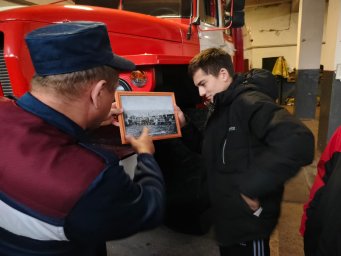 ​Ученики Нижнемордокской СОШ у глушковсковских огнеборцев