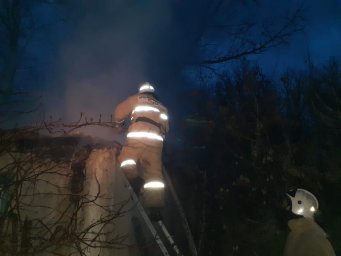 ​Огнеборцы ПЧ Пристенского района потушили дом в с. Южное Двоелучное