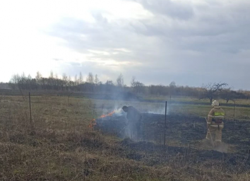 ​Огнеборцы Фатежского района на выезде на ДТП и на ликвидации горения сухой травы