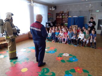 ​Пожарные ПЧ Кореневского района в МКДОУ Детский сад №2
