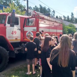 ​Безопасное лето: огнеборцы ПЧ Железногорского района в провели занятие в лагере "Олимпиец"