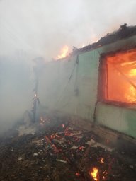 Хомутовские пожарные боролись с огнём.