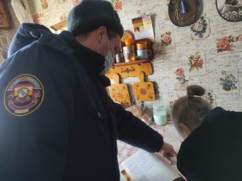 ​Профилактический рейд в п. Золотухино.