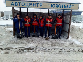 ​Огнеборцы Противопожарной службы в борьбе со снегом