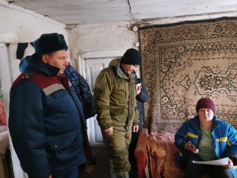 ​Пожарная часть Кореневского района продолжает профилактическую работу в выходные дни