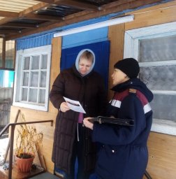 ​В Касторенском районе продолжают бороться с пожарами