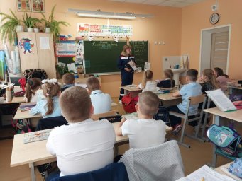 ​Занятие по пожарной безопасности в школе № 2 города Дмитриева