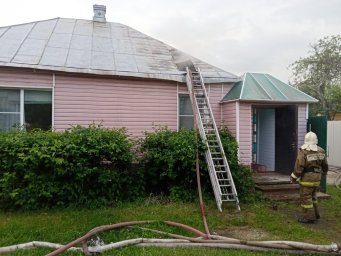 ​Дмитриевские пожарные спасли дом