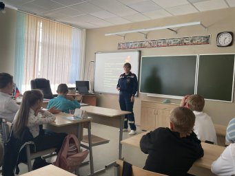 ​Занятие по пожарной безопасности для учеников СОШ № 2 города Дмитриева