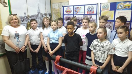 Обучающиеся СОШ № 51 на экскурсии в Пожарно-спасательном музее.