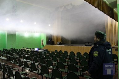 ​Конышевские пожарные участвовали в &laquo;реалити- тушении&raquo; дома культуры