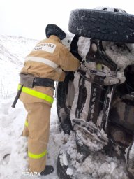 ​Рыльские огнеборцы-спасатели на ликвидации последствий ДТП