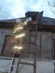 ​Хомутовские борцы с огнем на тушении пожаров