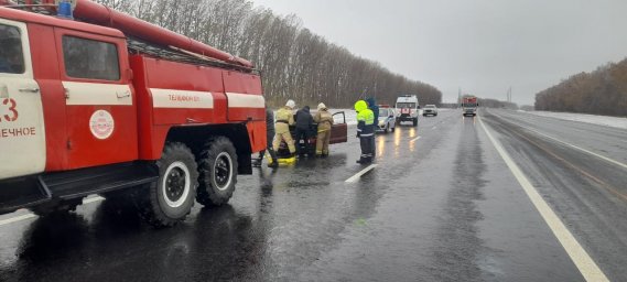 ​Горшеченские огнеборцы-спасатели на ликвидации последствий двух ДТП