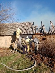 ​Теткинские огнеборцы на тушении сарая с. Попово Лежачи