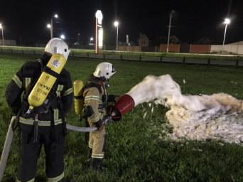 ​Октябрьские огнеборцы провели занятия на АЗС в с. Черницыно