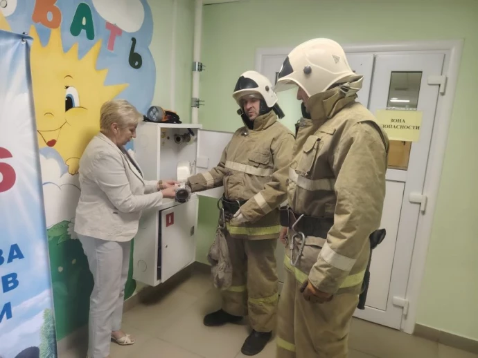 ​Фатежские огнеборцы провели пожарно-тактическое занятие в Верхнелюбажском детском саду
