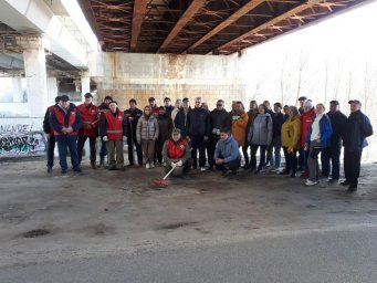 ​Чистота нашего города в наших руках: субботник на улице Тускарная!