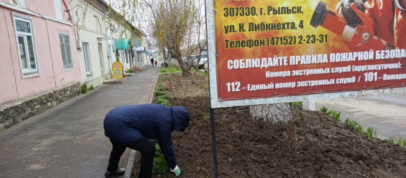 ​Рыльские огнеборцы провели озеленение территории ПЧ