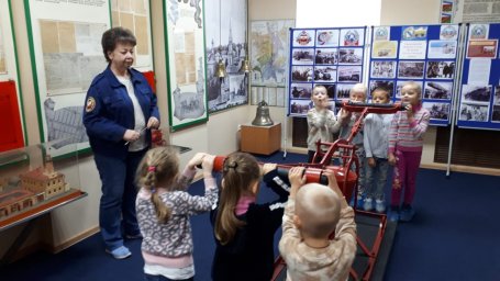 ​Малыши из детского сада № 4 в Пожарно-спасательном музее
