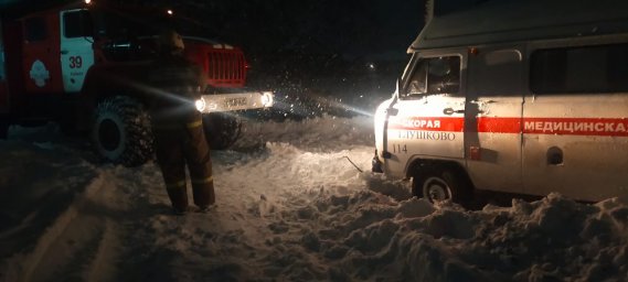 ​Рыльские спасатели на помощи скорой медицинской помощи