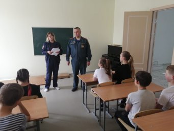 ​К лету готовы! Беседа по пожарной безопасности в Дмитриевской детской школе искусств