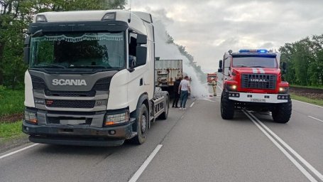 ​Огнеборцы Фатежского района на тушении пожара